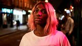 Die Drama-Mini-Serie "I May Destroy You" von und mit Michaela Coel dreht sich um das Thema sexuelle Gewalt. Es wird thematisiert, wie die Protagonistin Missbrauch am eigenen Körper erlebt und anschließend versucht, ihr dadurch entstandenes Trauma zu bewältigen. Coel ist dabei gleichzeitig Autorin, Regisseurin und Schauspielerin der Mini-Serie und wurde mehrfach für ihre Arbeit nominiert und ausgezeichnet. Unter Kritikern gilt "I May Destroy You" als beste Serie des Jahres 2020. 