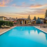 Zur Anlage gehört ein Salzwasserpool...