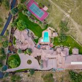 Das acht Hektar große Anwesen des 2019 verstorbenen Robert Norris liegt nahe Colorado Springs im US-Bundesstaat Colorado.