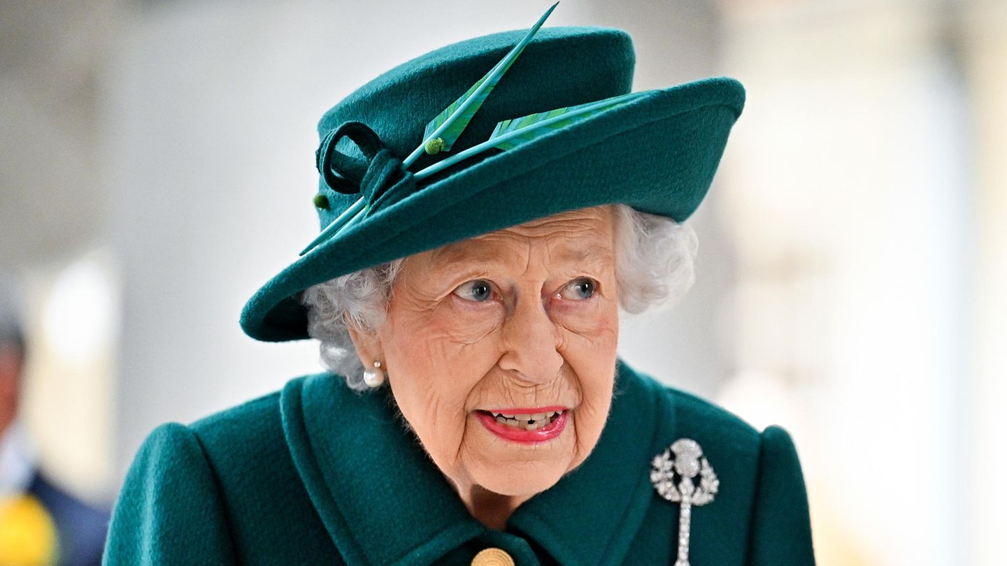 Königin Elizabeth II. trifft am 2. Oktober im schottischen Parlament in Edinburgh ein