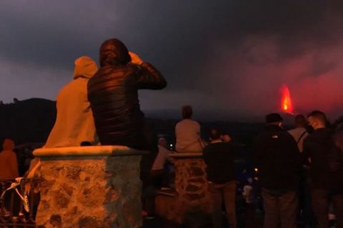 Cumbre Vieja: Vulkanausbruch auf La Palma lockt Touristen – Behörden appellieren an Einheimische