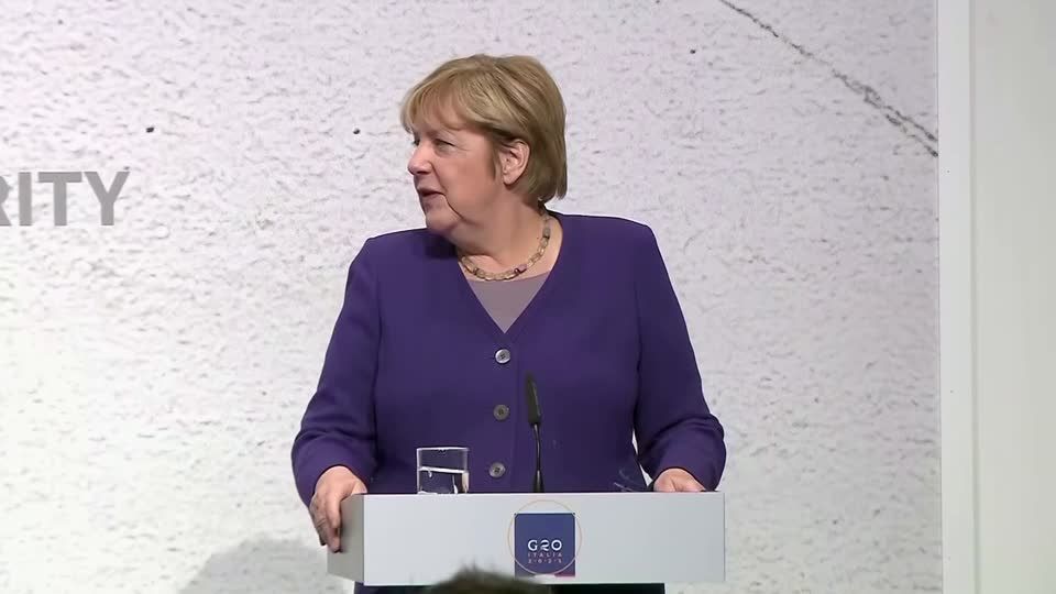 Video:  Zu zweit auf dem Gipfel: Merkel und Scholz über Corona und Co.