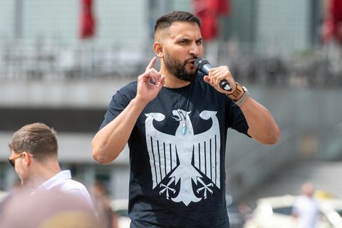 Attila Hildmann, Kochbuchautor und Anti-Corona-Aktivist