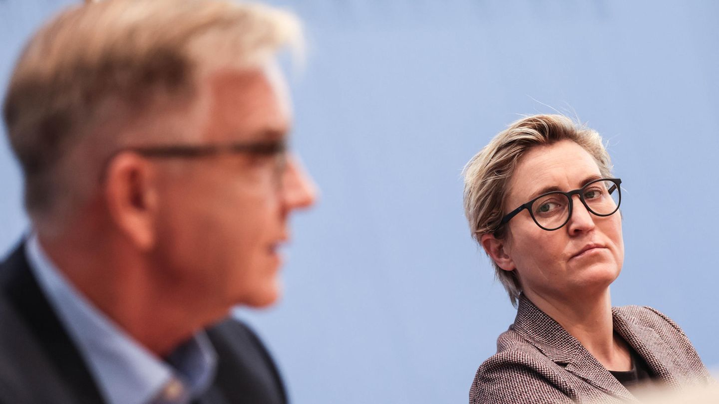 Dietmar Bartsch (l.) und Susanne Hennig-Wellsow (r.) widersprechen den Äußerungen von Sahra Wagenknecht zu Corona-Impfungen