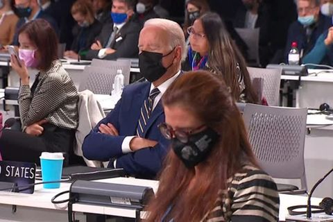 Video: Biden fallen die Augen zu