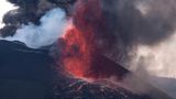 Der Vulkanausbruch aus sicherer Distanz.