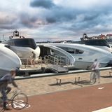 Für die Passagiere gibt es ein breites Deck. Und für Schweden selbstverständlich: Fahrräder sind willkommen.