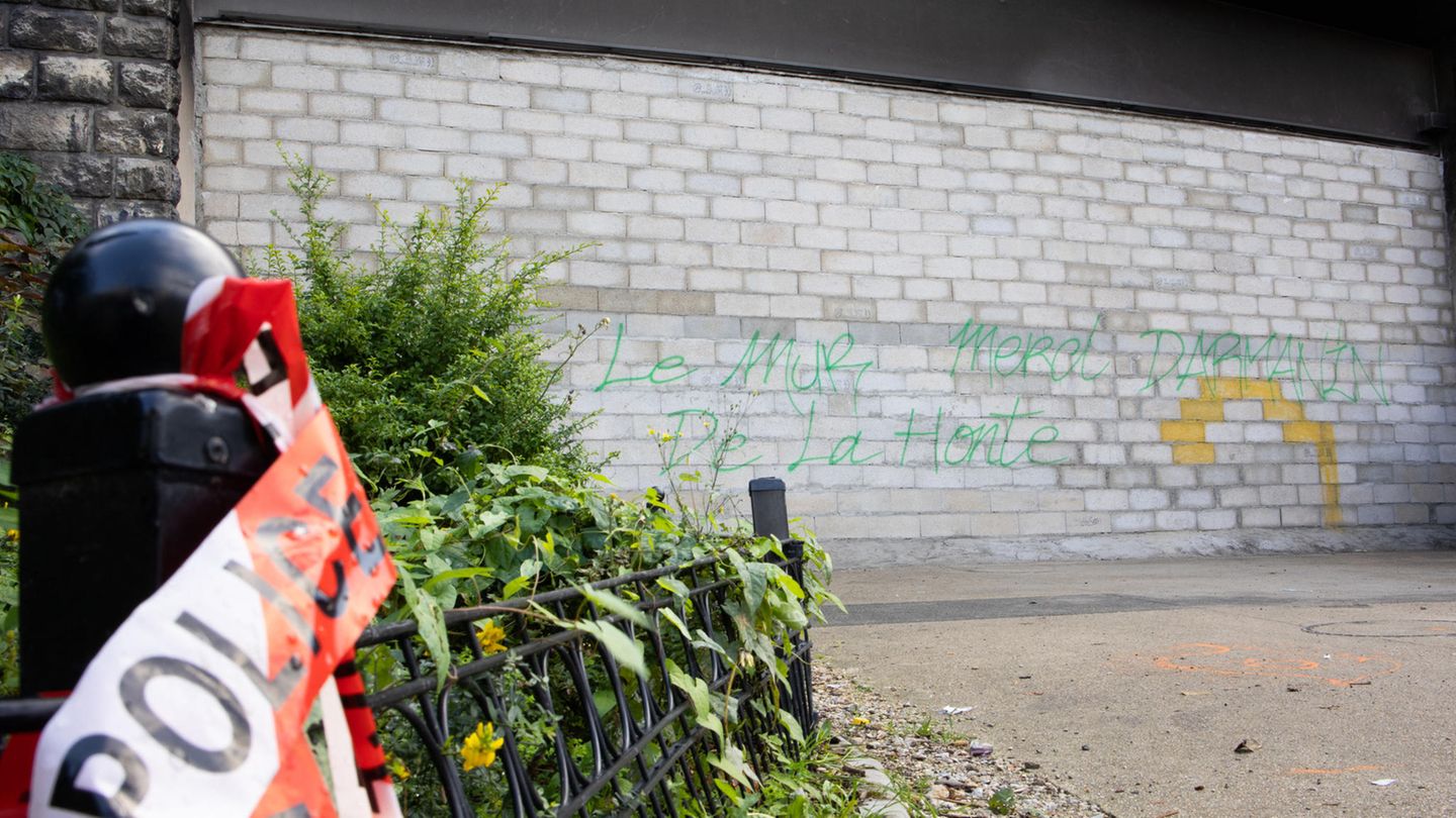 Aufschrei In Paris Denkmal Aktion Mit Folgen Zigarette Kostet Mann Seinen Aufenthaltstitel - f6ytalt