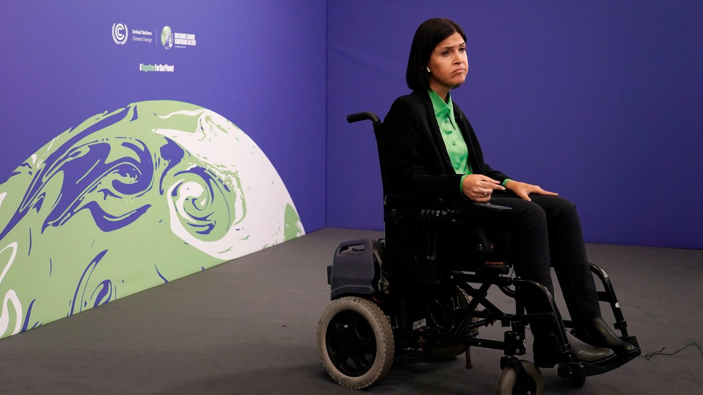 Climate summit in Glasgow: Minister in a wheelchair has to wait in front of the entrance