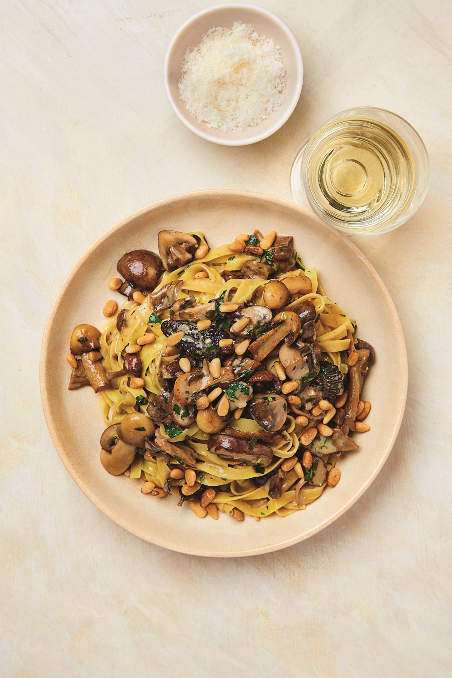 Steinpilz-Tagliatelle mit Pinienkernen Steinpilz-Tagliatelle mit Pinienkernen
