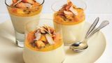 Weißes Schokoladen-Parfait mit Mango und Passionsfrucht