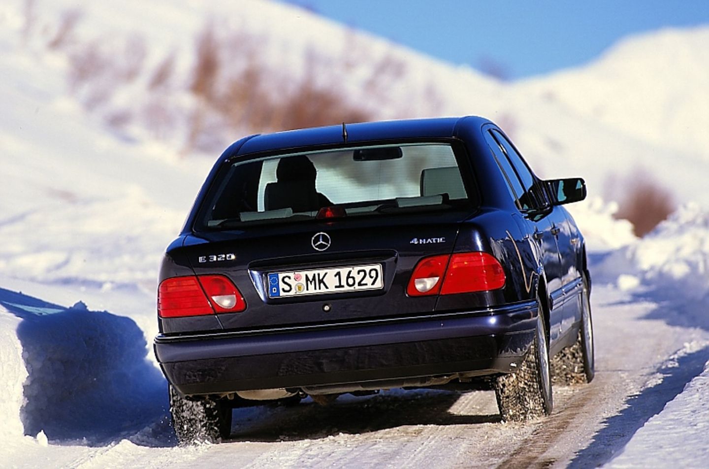 Bei der Mercedes E-Klasse Baureihe W210 wurde der Allradantrieb 4Matic erprobt
