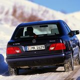 Bei der Mercedes E-Klasse Baureihe W210 wurde der Allradantrieb 4Matic erprobt