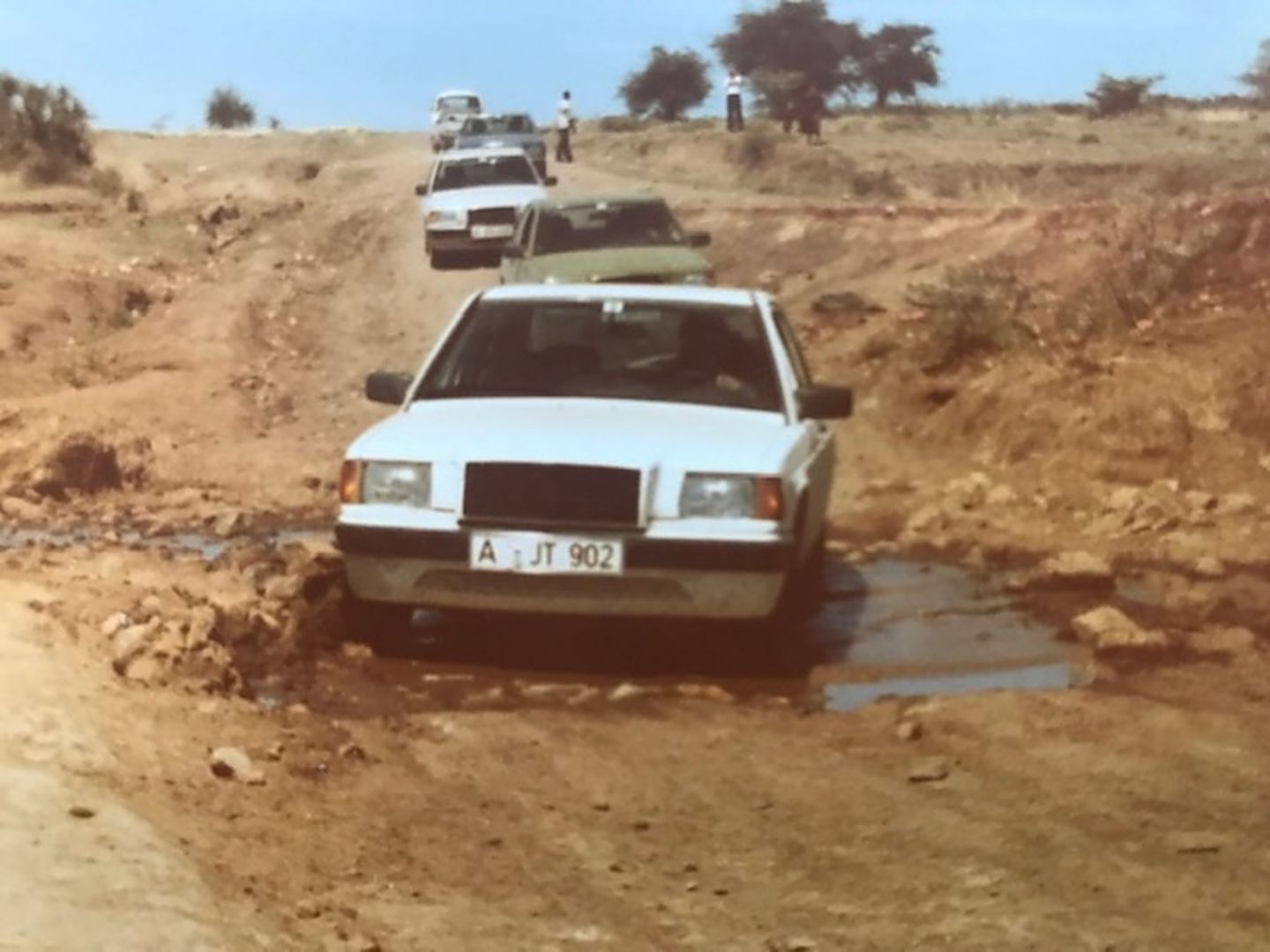 Harte Kost bei der Erprobung des Mercedes 190 in Kenia