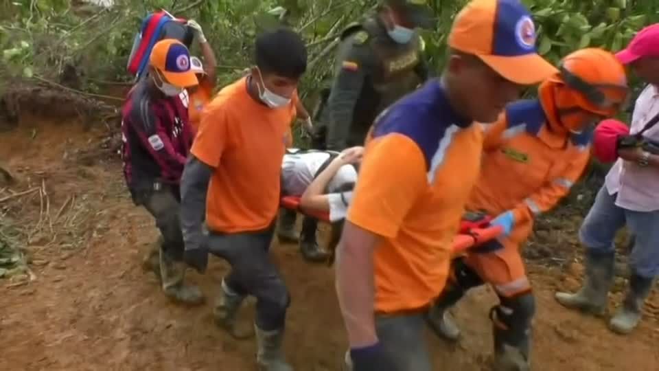Video: Tragödie durch Erdrutsch im Westen Kolumbiens Video: Tragödie durch Erdrutsch im Westen Kolumbiens