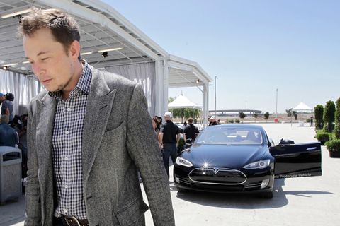 Probleme mit Autopilot: Gründer und CEO Elon Musk vor einem Tesla S