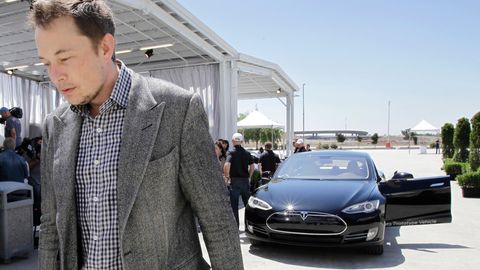 Probleme mit Autopilot: Gründer und CEO Elon Musk vor einem Tesla S