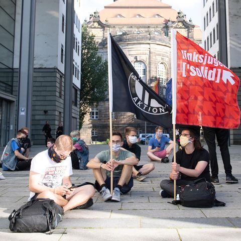 Ein Teil der Linksjugend demonstriert lieber, wie hier vor dem Innnenministerium und will keine politischen Ämter übernehmen