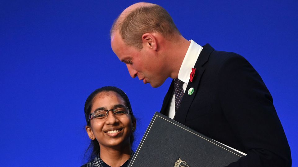 Prinz William ehrt diese 15-jährige Erfinderin wegen ihrer spektakulären Klima-Innovation