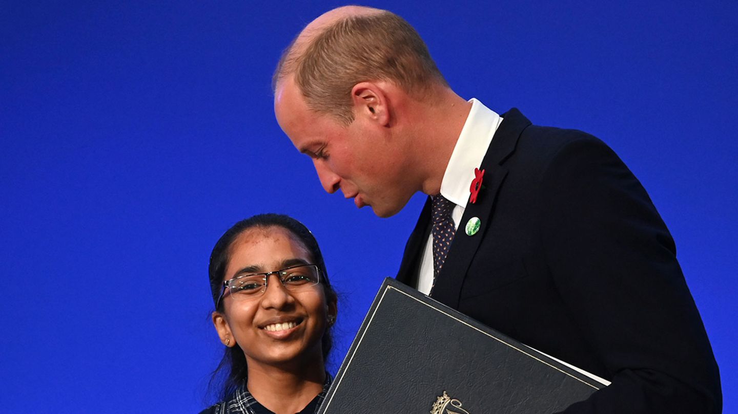 COP26: Prince William honors 15-year-old inventor for clever solar idea