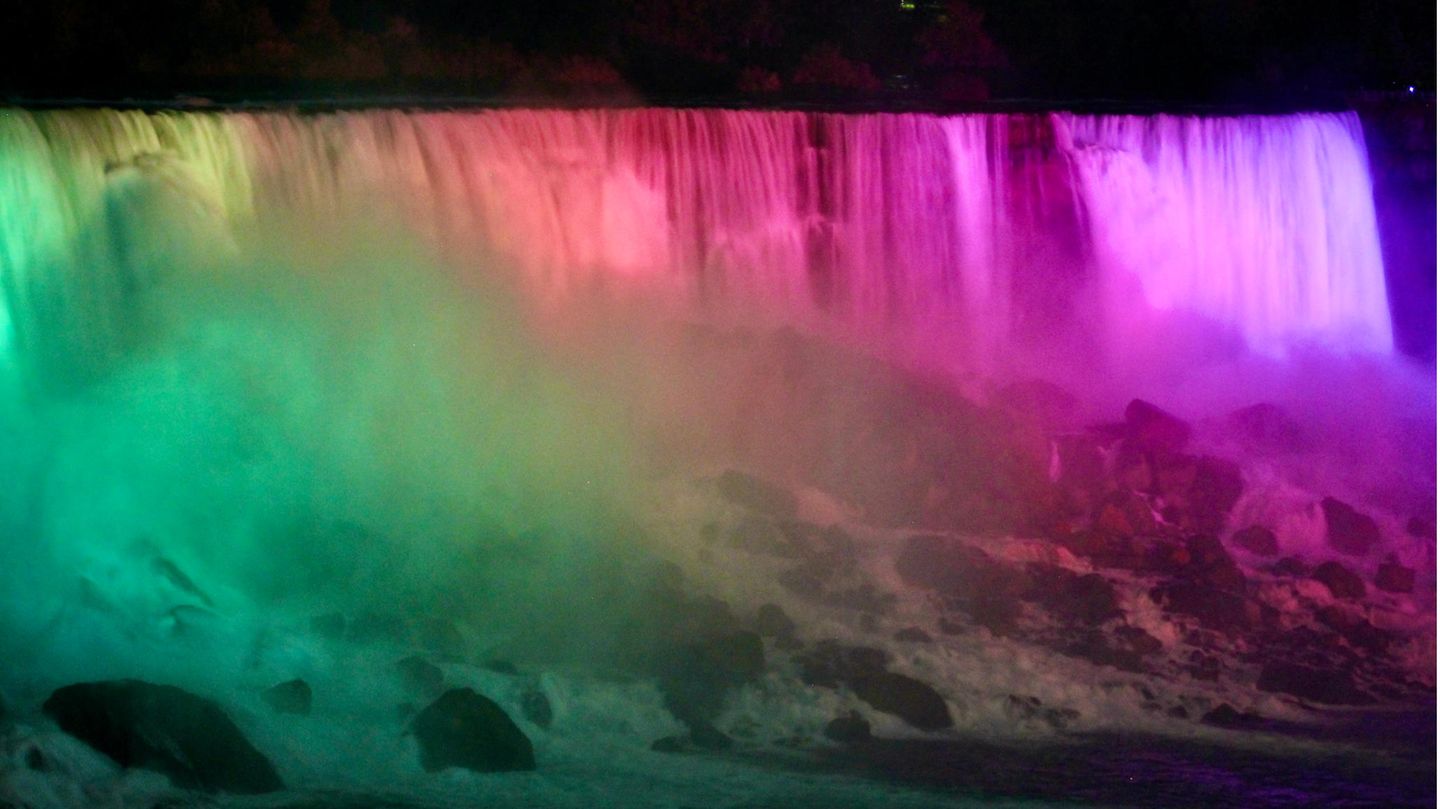 Die American Falls strahlen in Regenbogenfarben