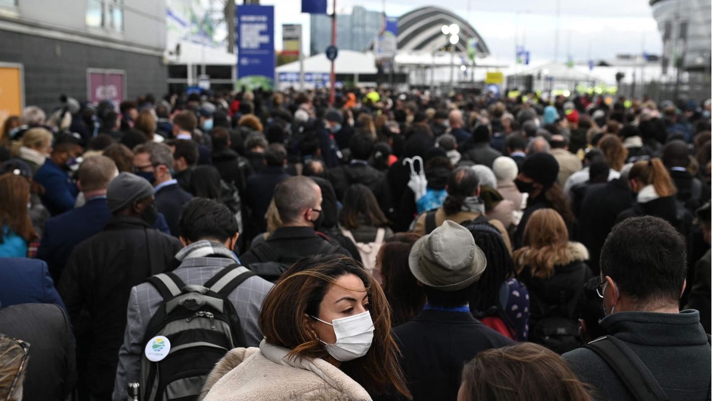 Chaos on COP26: Long lines, no ramps for wheelchairs, fear of Corona Chaos on COP26: Long lines, no ramps for wheelchairs, fear of Corona