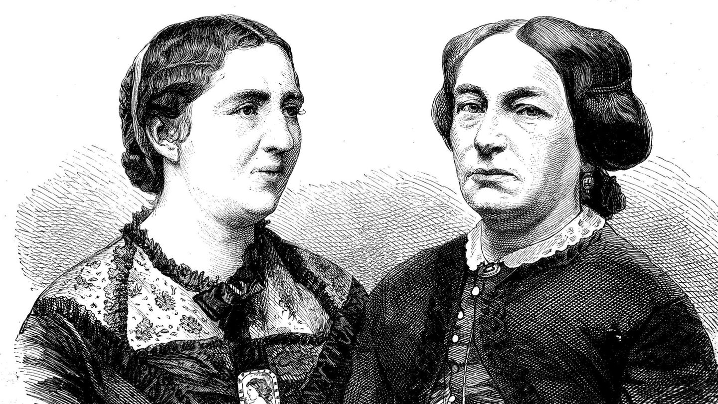 Wahlen, Chefposten, Selbstbestimmung: 1865: Die "Leipziger Frauenschlacht" - Frauen fordern Bildung Bildung für Frauen war bereits in der frühen Frauenbewegung ein zentrale Forderung. Zwar gab es Schulen, doch an Einrichtungen für Bürgerliche Töchter wurden die Mädchen nicht auf ein eigenständiges Leben, sondern auf die Ehe vorbereitet. In den Volksschulen wurde Mädchen nur au einfachste Aufgaben vorbereitet. Das wollten die Frauenrechtlerinnen Louise Otto-Peters und Auguste Schmidt (Bild) ändern. Sie gründeten Anfang 1865 in Leipzig den ersten Frauenbildungsverein. Bereits ein halbes Jahr später veranstaltete der Verein die erste große Frauenkonferenz. "Leipziger Frauenschlacht" spotteten die Zeitungen. Die rund 120 Teilnehmerinnen riefen den "Allgemeinen deutschen Frauenverein" ins Leben. Die Geburtsstunde des organisierten Feminismus in Deutschland. Ganz oben auf der Agenda stand die Bildung von Frauen, um der wachsenden Frauenarmut durch neue Erwerbsmöglichkeiten zu begegnen. So hieß es in der Satzung des ADF: "Wir erklären (...) die Arbeit, welche die Grundlage der ganzen neuen Gesellschaft sein soll, als eine Pflicht und Ehre des weiblichen Geschlechts." 1865: Die "Leipziger Frauenschlacht" - Frauen fordern Bildung Bildung für Frauen war bereits in der frühen Frauenbewegung ein zentrale Forderung. Zwar gab es Schulen, doch an Einrichtungen für Bürgerliche Töchter wurden die Mädchen nicht auf ein eigenständiges Leben, sondern auf die Ehe vorbereitet. In den Volksschulen wurde Mädchen nur au einfachste Aufgaben vorbereitet. Das wollten die Frauenrechtlerinnen Louise Otto-Peters und Auguste Schmidt (Bild) ändern. Sie gründeten Anfang 1865 in Leipzig den ersten Frauenbildungsverein. Bereits ein halbes Jahr später veranstaltete der Verein die erste große Frauenkonferenz. "Leipziger Frauenschlacht" spotteten die Zeitungen. Die rund 120 Teilnehmerinnen riefen den "Allgemeinen deutschen Frauenverein" ins Leben. Die Geburtsstunde des organisierten Feminismus in Deutschland. Ganz oben auf der Agenda stand die Bildung von Frauen, um der wachsenden Frauenarmut durch neue Erwerbsmöglichkeiten zu begegnen. So hieß es in der Satzung des ADF: "Wir erklären (...) die Arbeit, welche die Grundlage der ganzen neuen Gesellschaft sein soll, als eine Pflicht und Ehre des weiblichen Geschlechts."