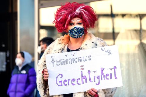 Wahlen, Chefposten, Selbstbestimmung: Wie Männer es den Frauen schon immer schwer gemacht haben