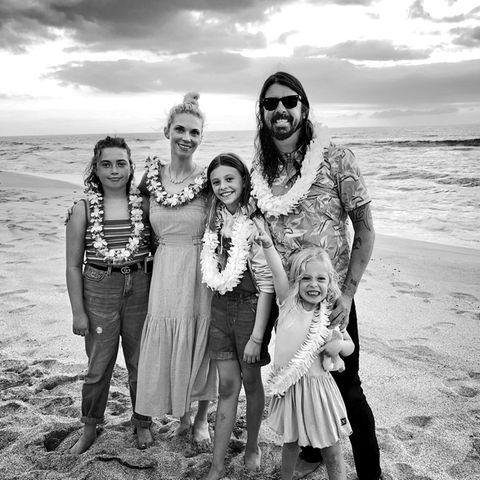 Die Grohl-Familie: Dave mit seiner Frau Jordyn Blum und deren drei Töchtern