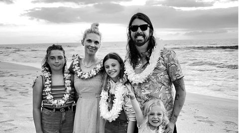 Die Grohl-Familie: Dave mit seiner Frau Jordyn Blum und deren drei Töchtern