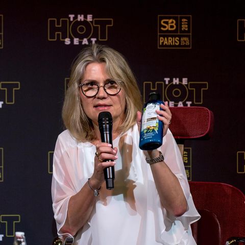 Virginie Hélias: In Al Gores Dokumentation "Eine unbequeme Wahrheit" hörte sie erstmals von der Erderwärmung und fragte sich: "Was hat das mit unseren Produkten zu tun?" Die studierte Betriebswirtin war damals Marketingdirektorin für Ariel beim Konsumgüterriesen Procter & Gamble. Das Waschmittel lief nicht gut, Hélias ließ ein neues entwickeln, das die Wäsche bei 30 Grad sauber macht. Seit 2019 ist die heute 55-Jährige Sustainability-Chefin des Konzerns.