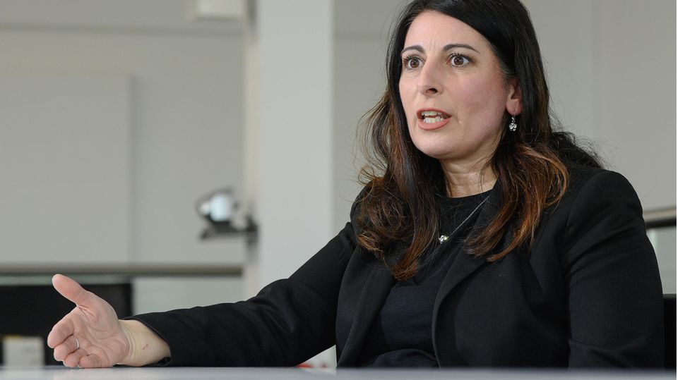 Herbert Diess in der Kritik: VW-Betriebsratschefin Daniela Cavallo – hier auf einem Archivbild bei einem Interview – nennt das Verhalten von Konzernboss Diess "ziemlich traurig" VW-Betriebsratschefin Daniela Cavallo – hier auf einem Archivbild bei einem Interview – nennt das Verhalten von Konzernboss Diess "ziemlich traurig"