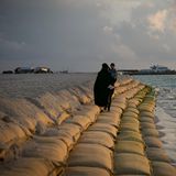 Sandbänke, um der Erosion auf den Malediven vorzubeugen