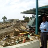 Regierungsvertreter betrachten Verwüstungen durch Hurricane Katrina in Barbados