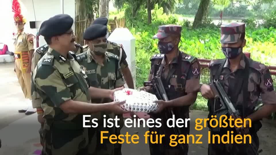 Video: Soldaten beschenken sich mit Süßigkeiten