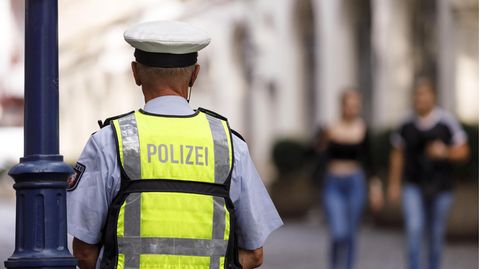 Eine Polizeistreife in der Kölner Altstadt