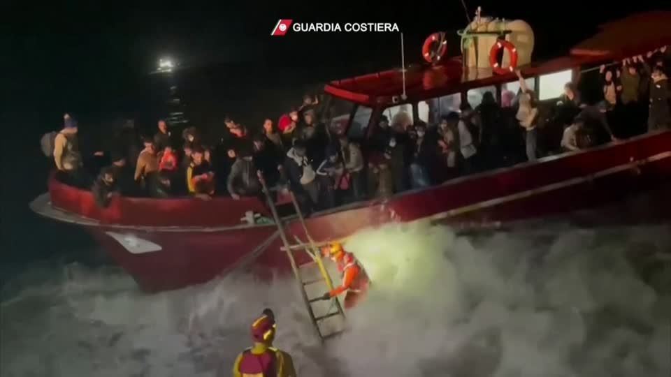 Video: Dramatisches Video zeigt beherzten Einsatz von Rettungskräften