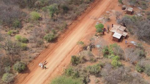 Projektdorf von stern und Welthungerhilfe: Ein Wassertank ist fertig, Forscher sind vor Ort – in Kinakoni geht es voran. Doch der Regen bleibt unberechenbar