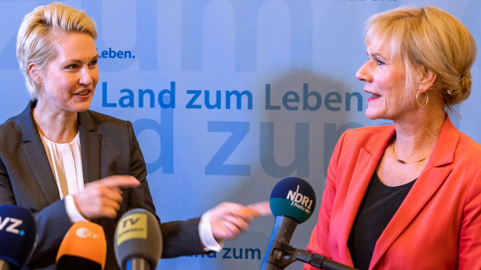 Manuela Schwesig (l.) und Simone Oldenburg haben sich auf einen Koalitionsvertrag geeinigt