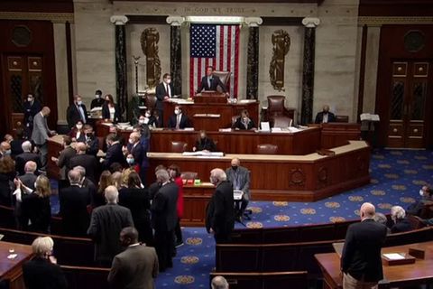 Video:  US-Demokraten verabschieden das eine Billion Dollar schwere Infrastrukturgesetz