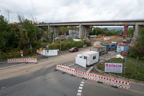Eine Baustelle an der Salzbachtalbrücke bei Wiesbaden. Ein Teil der Brücke war im Juni abgesackt