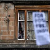 Anwohner beobachten den Klimastreik