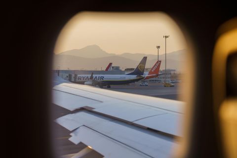 Migranten legen Flughafen auf Mallorca lahm