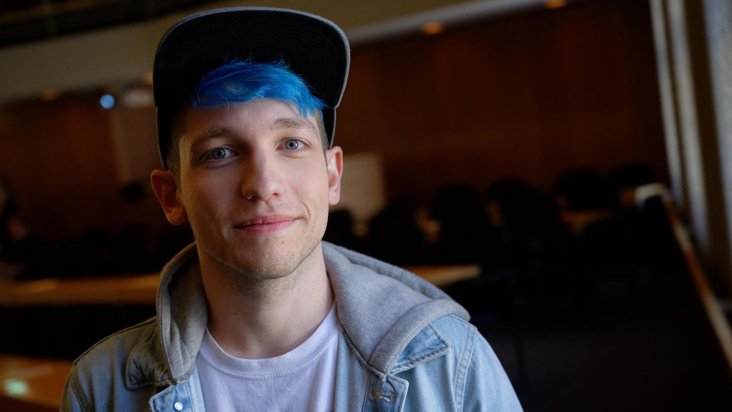 Youtuber Rezo infected with coronavirus Youtuber Rezo infected with coronavirus