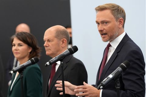 Von links: Grünen-Co-Parteichefin Annalena Baerbock, SPD-Kanzlerkandidat Olaf Scholz und der FDP-Vorsitzende Christian Lindner