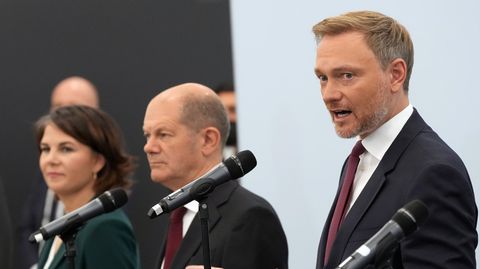 Von links: Grünen-Co-Parteichefin Annalena Baerbock, SPD-Kanzlerkandidat Olaf Scholz und der FDP-Vorsitzende Christian Lindner