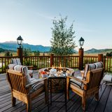 ...oder natürlich von der Terrasse mit Feuerstelle.