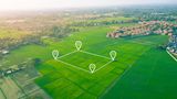 Nur wer über ein gesichertes und gutes Einkommen verfügt, kann sich an das Risiko der Vollfinanzierung herantrauen, so "Finanztest". Allerdings sollte die Monatsrate nicht mehr als 30 bis 40 Prozent des Netto-Haushaltseinkommen ausmachen. Besser: Achten Sie auf die Option der Sondertilgung, um den Kredit schneller abzuzahlen.
