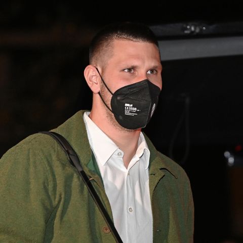 Niklas Süle bei seiner Ankunft in Wolfsburg. Laut Medienberichten soll er im DFB-Quartier positiv auf Corona getestet worden sein