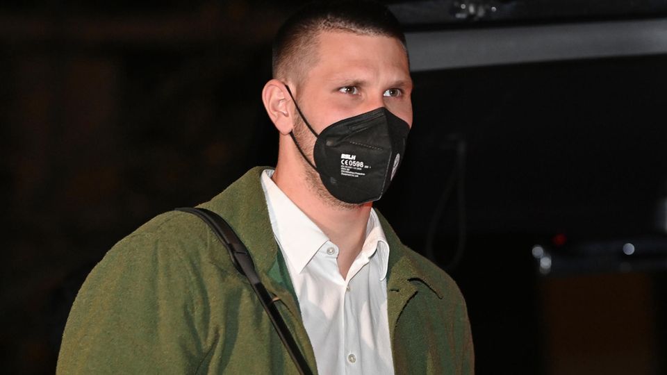 Niklas Süle bei seiner Ankunft in Wolfsburg. Laut Medienberichten soll er im DFB-Quartier positiv auf Corona getestet worden sein